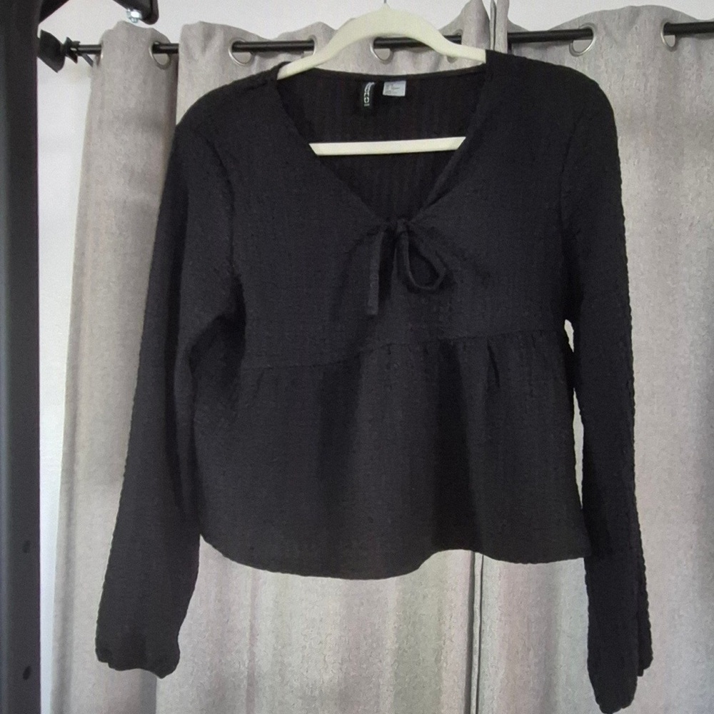 New Divided H&M Woment Black Top size S.